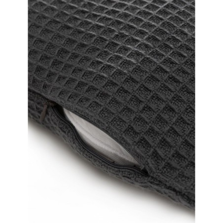 Padjakate Amalia Tumehall 45x45 cm | FreshDesign.ee