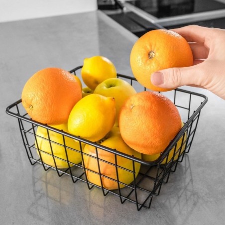 Puuviljakorv metallist must