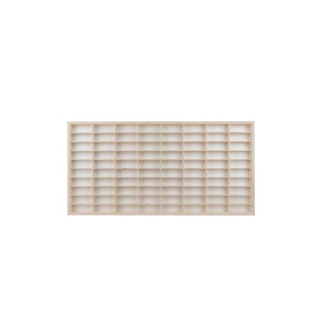 Puidust riiul mudelautodele